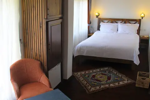 Magnolia room, view 2 — Erguvanlı Ev